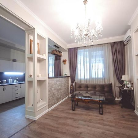 Under The Mountain Apartment Tbilisi Exterior foto
