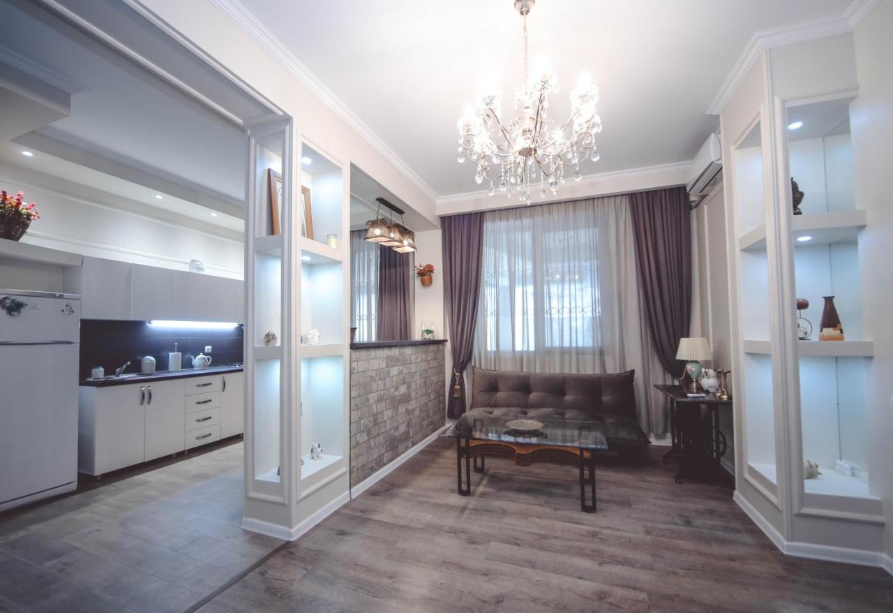 Under The Mountain Apartment Tbilisi Exterior foto