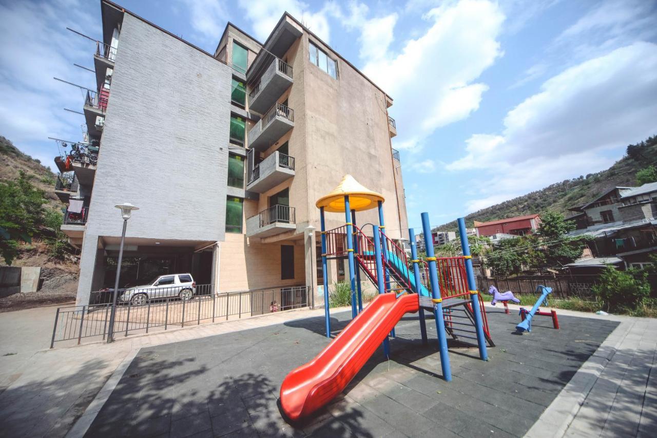 Under The Mountain Apartment Tbilisi Exterior foto