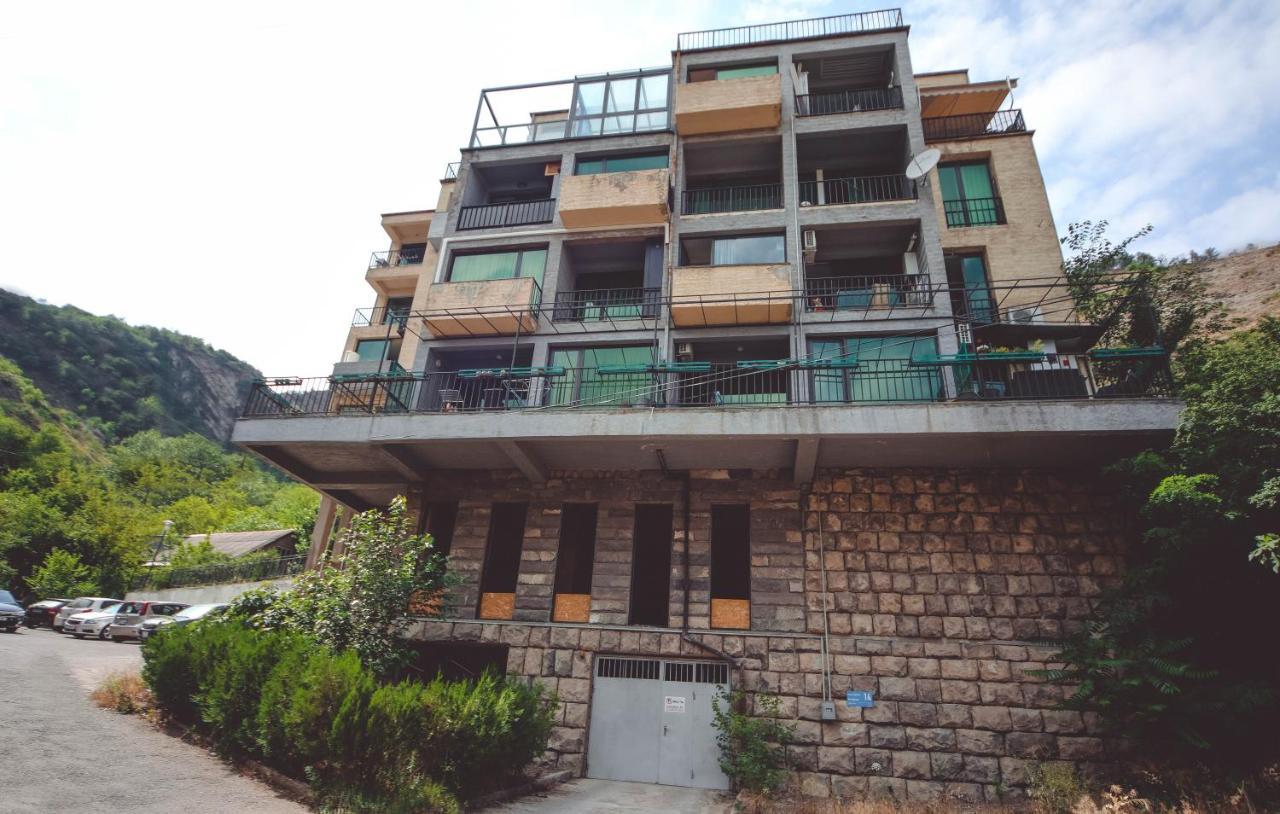 Under The Mountain Apartment Tbilisi Exterior foto